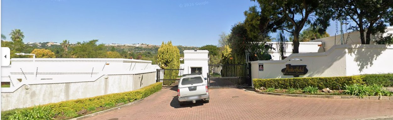 The entrance to Amberfield, Fairland